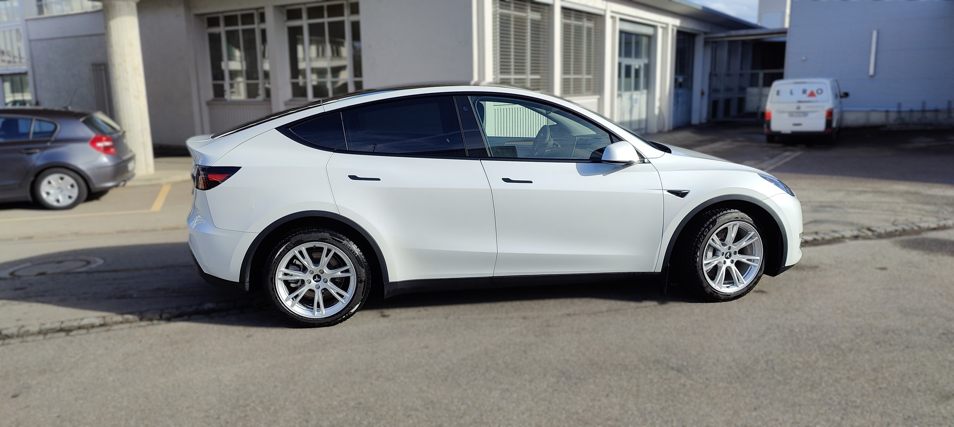 TESLA Model Y Long Range-image-2