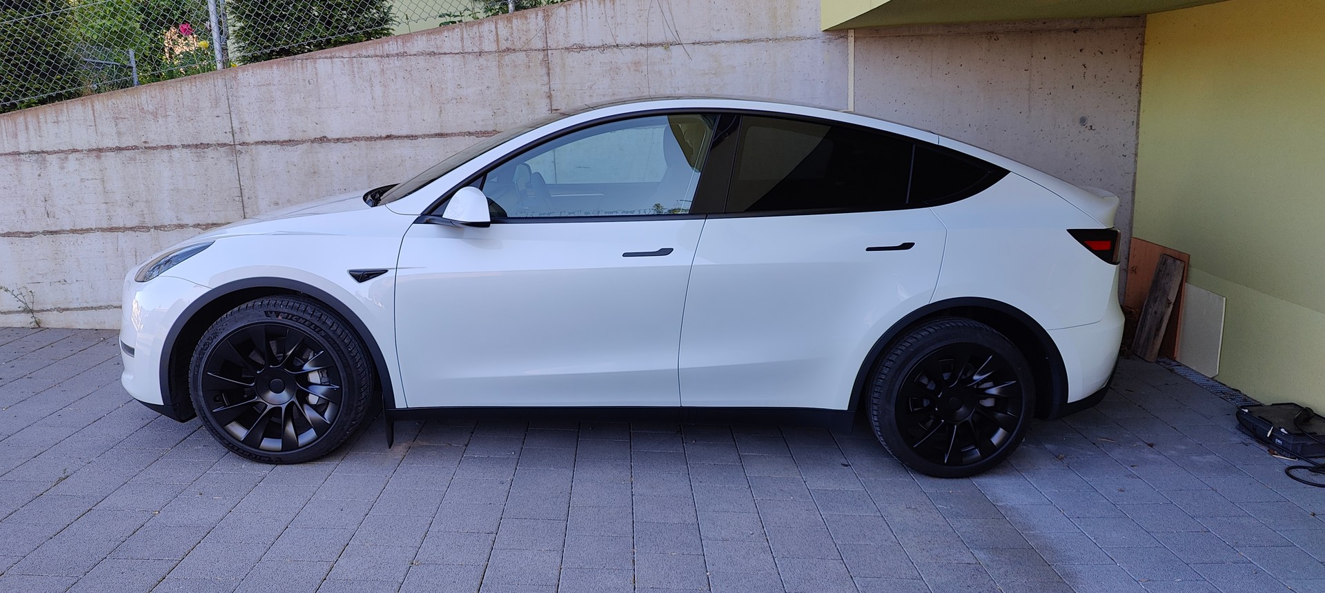 TESLA Model Y Long Range-image-4