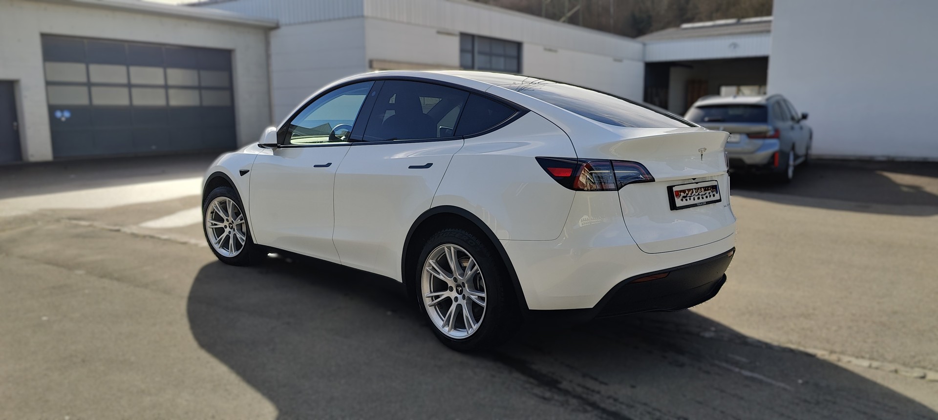 TESLA Model Y Long Range-image-1
