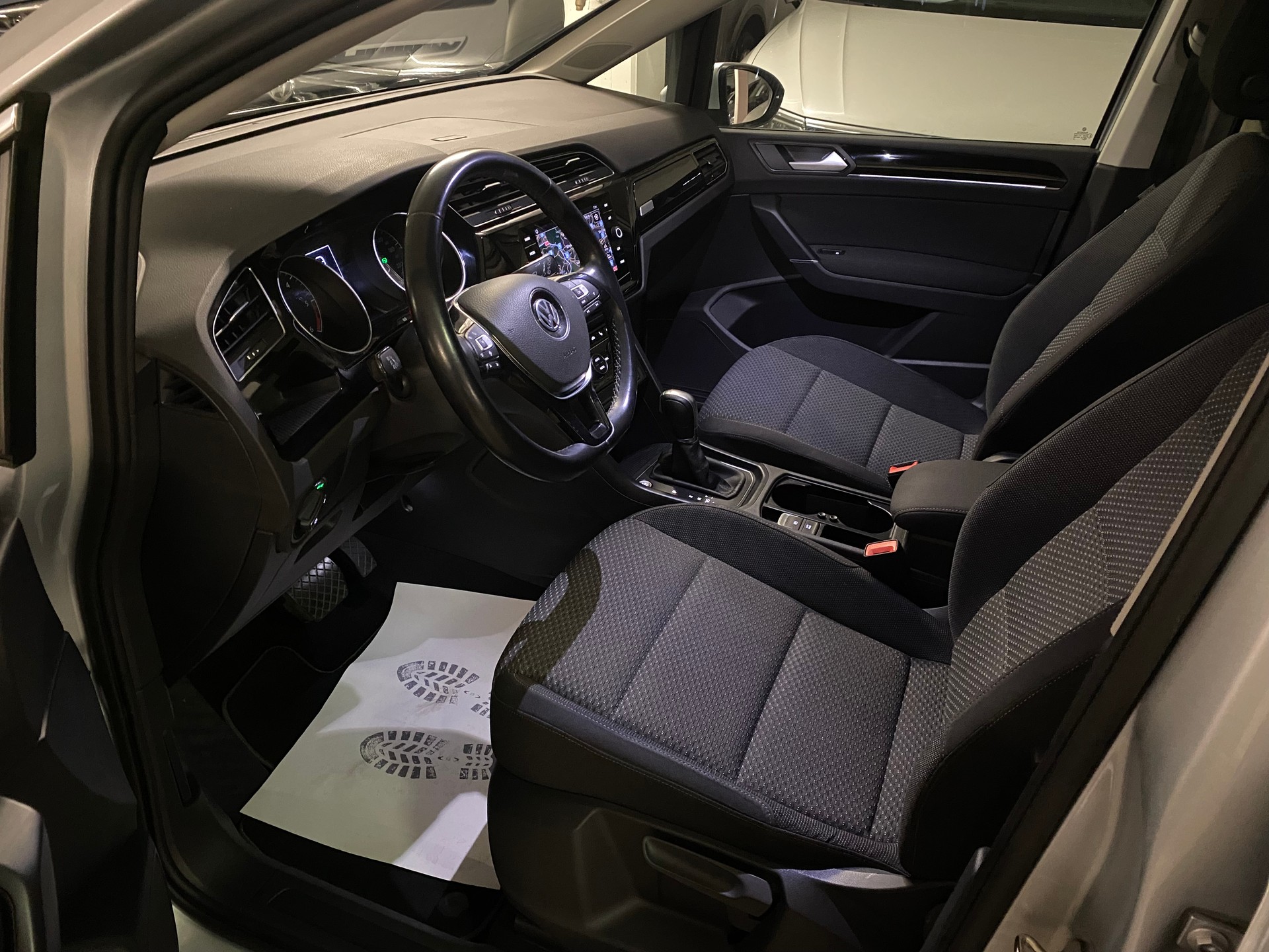 VW Touran 1.6 TDI BlueMotion Technology Comfortline DSG-image-9