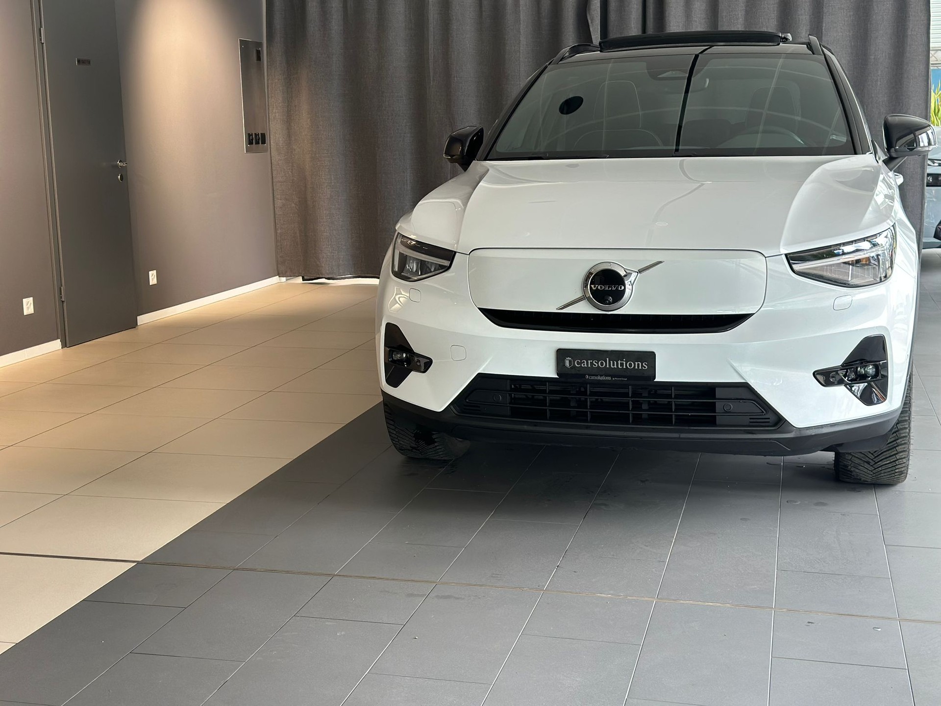 VOLVO XC40 Recharge P8 Twin AWD Pure Electric Plus-showroom-element-3