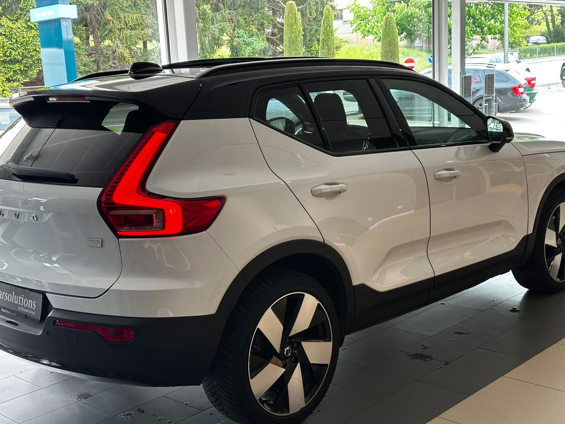 VOLVO XC40 Recharge P8 Twin AWD Pure Electric Plus-image-9