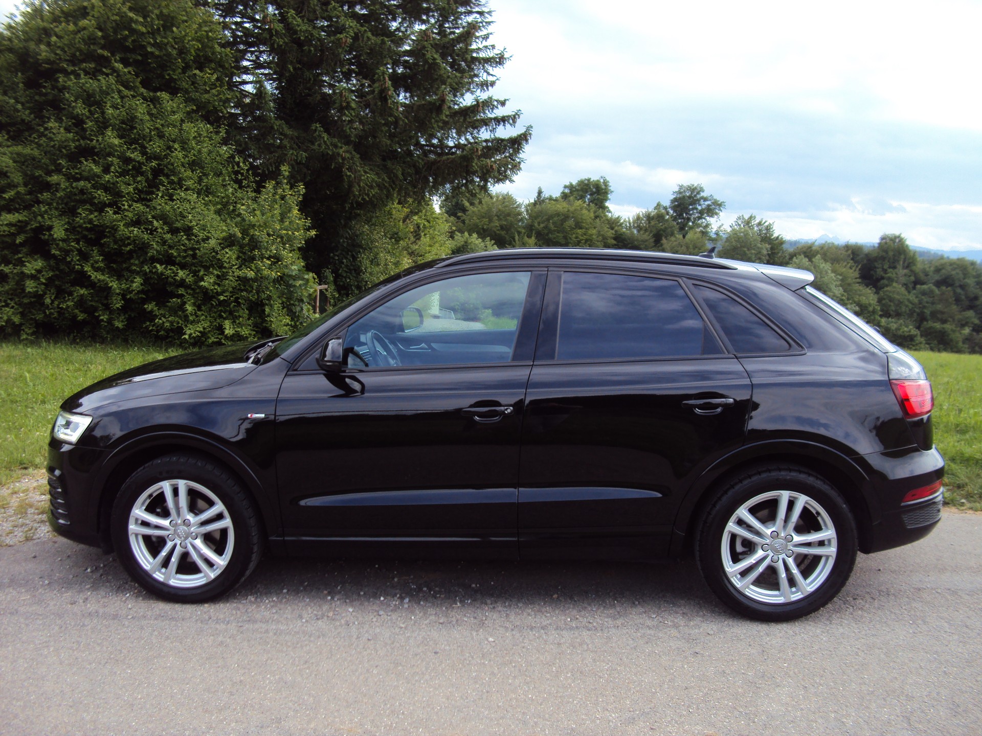 AUDI Q3 2.0 TDI sport quattro S-tronic S-Line-image-6