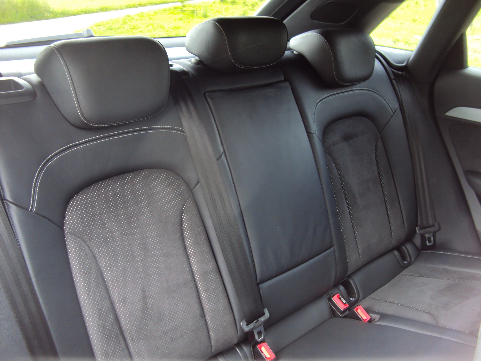 AUDI Q3 2.0 TDI sport quattro S-tronic S-Line-image-15