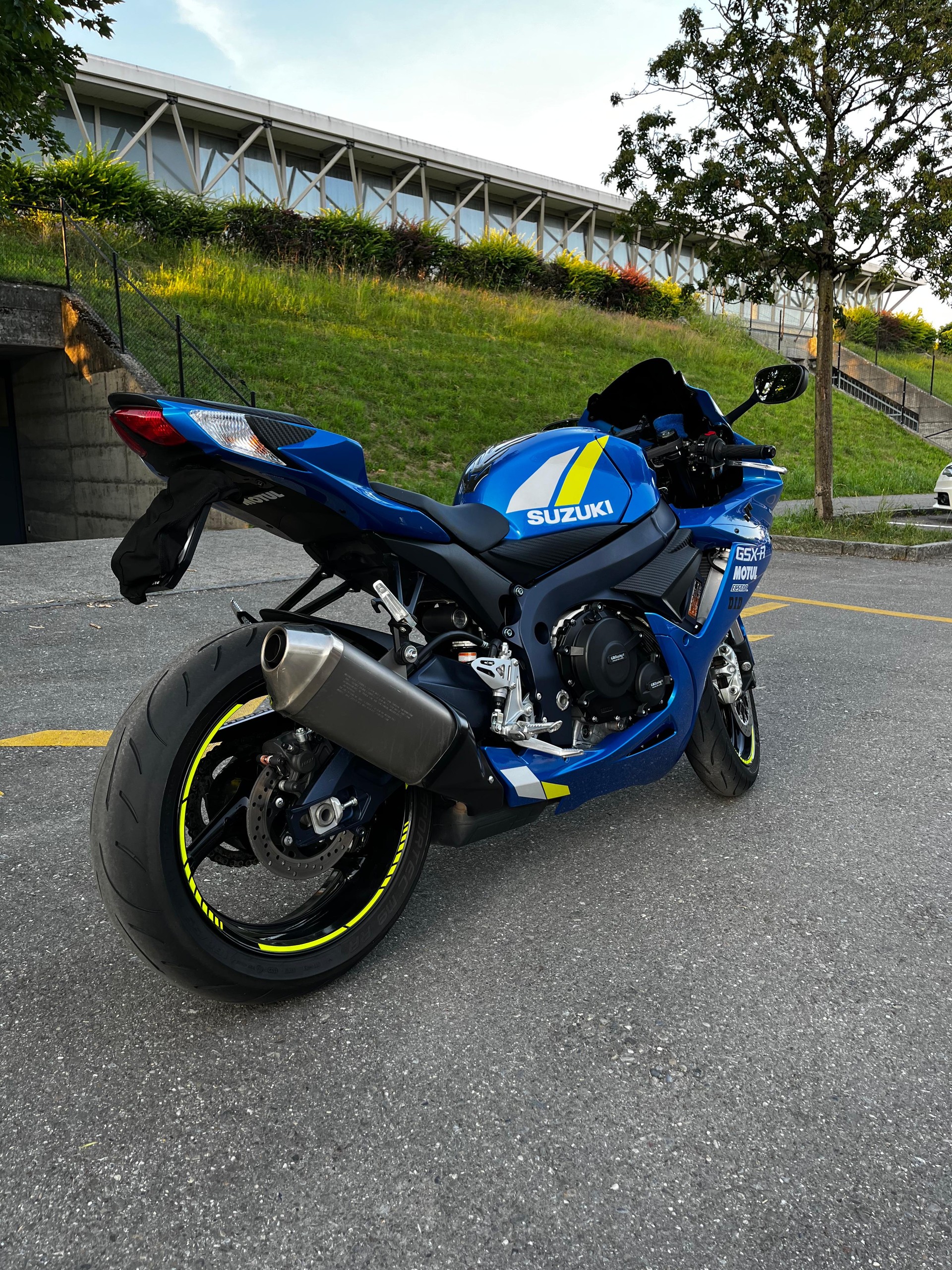 SUZUKI GSX-R 600 L0-image-3