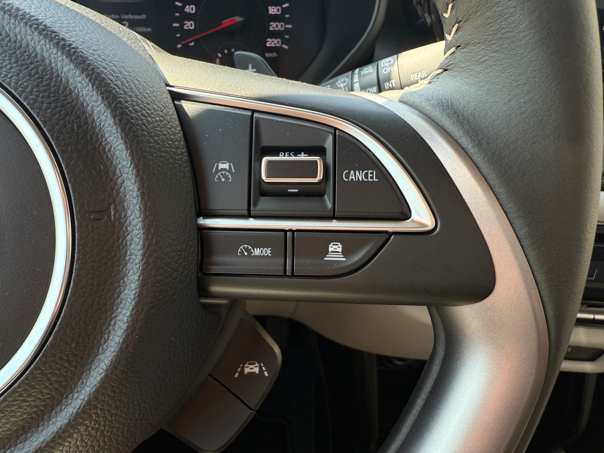 SUZUKI Swift 1.2 Tradizio Top Hybrid CVT-image-12