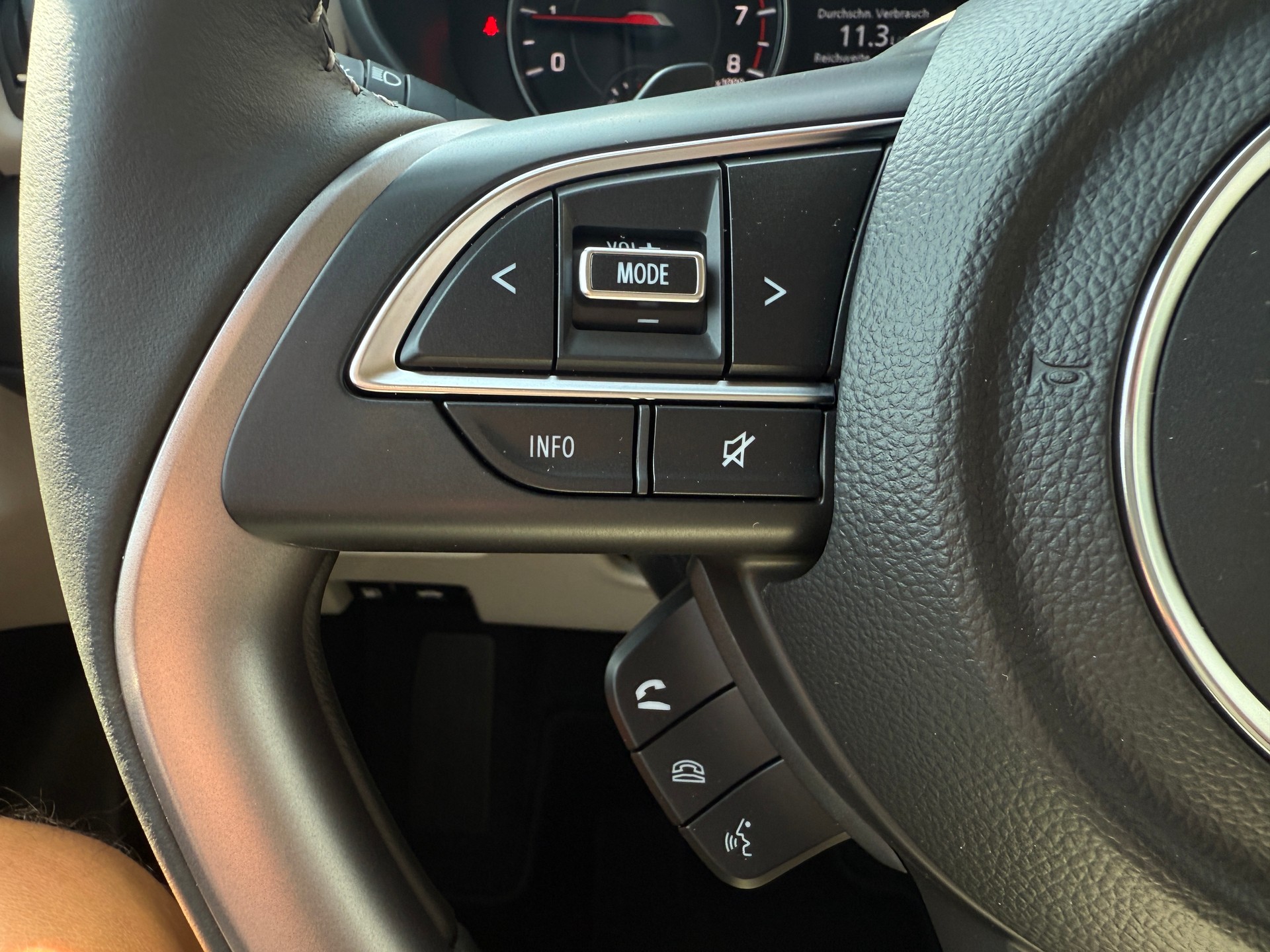 SUZUKI Swift 1.2 Tradizio Top Hybrid CVT-image-11