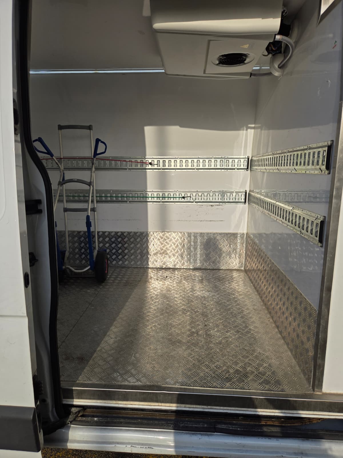 RENAULT Im Auftrag des Kunden L3H2 Carrier Kühlfahrzeug 180Ps-image-8