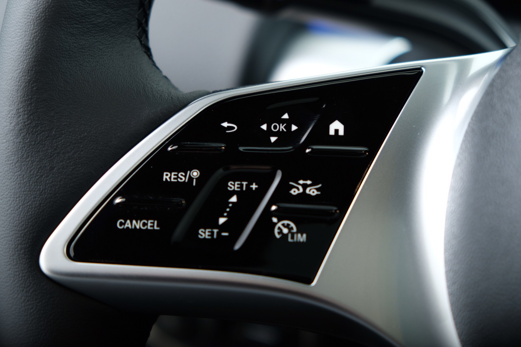 MERCEDES-BENZ GLB 220 d 4Matic 8G-Tronic-image-11