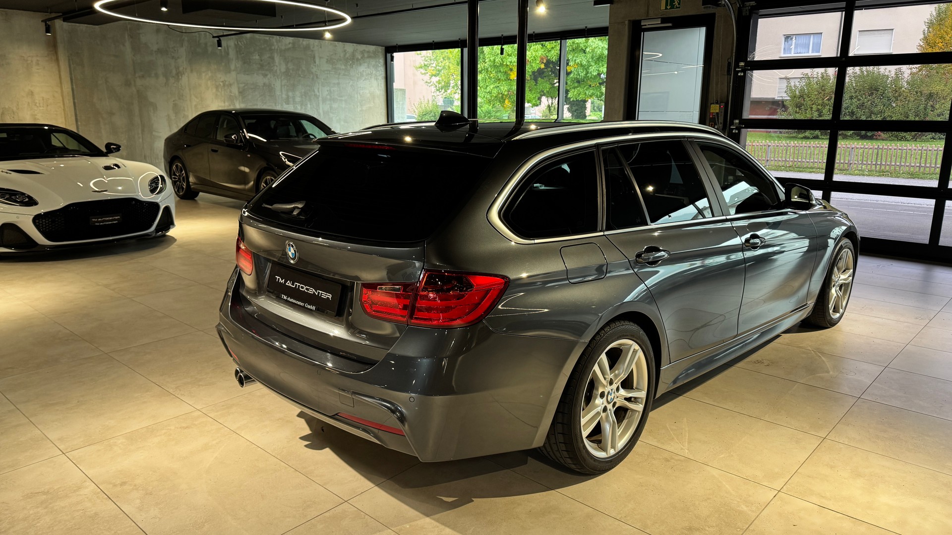 BMW 330d xDrive Touring Sport Line Steptronic-image-2