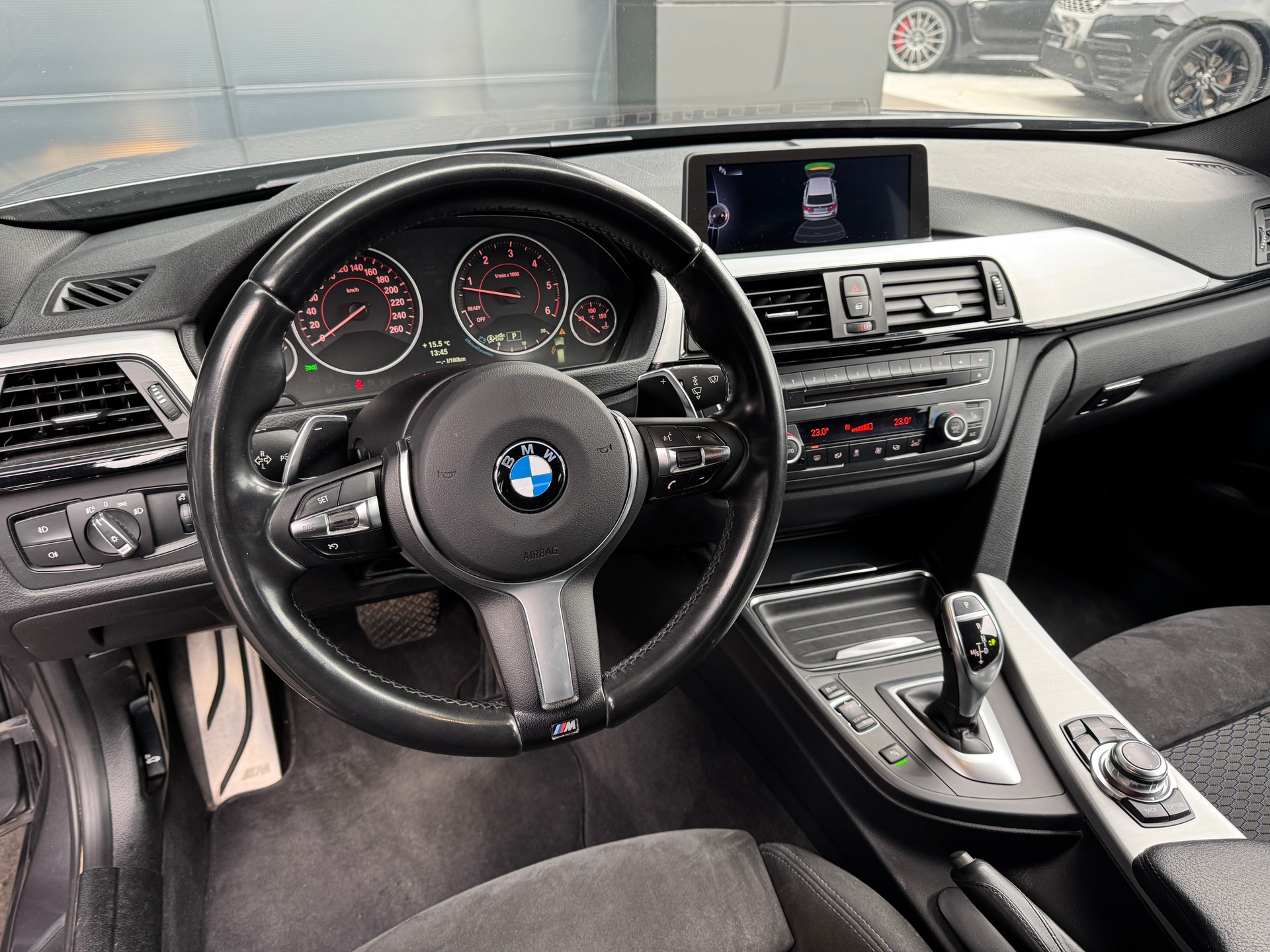 BMW 330d xDrive Touring Sport Line Steptronic-image-4