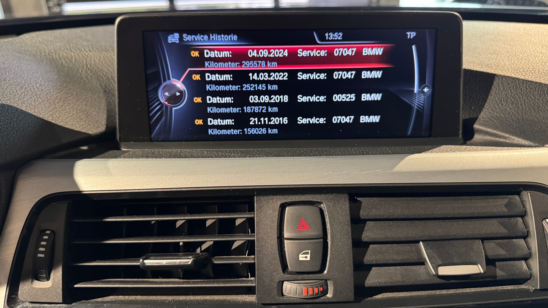 BMW 330d xDrive Touring Sport Line Steptronic-image-11