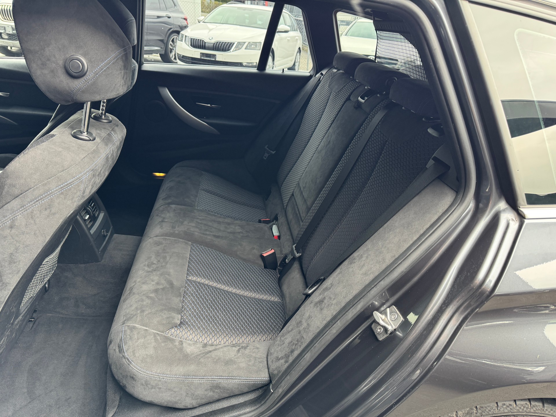 BMW 330d xDrive Touring Sport Line Steptronic-image-8