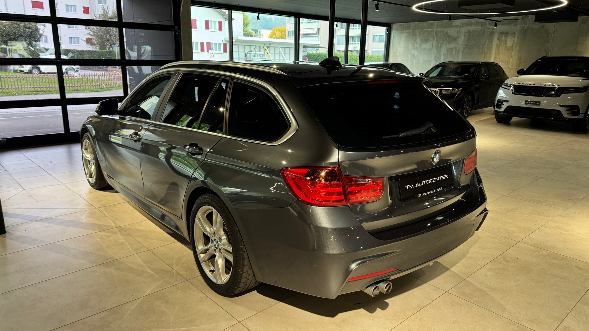 BMW 330d xDrive Touring Sport Line Steptronic-image-3