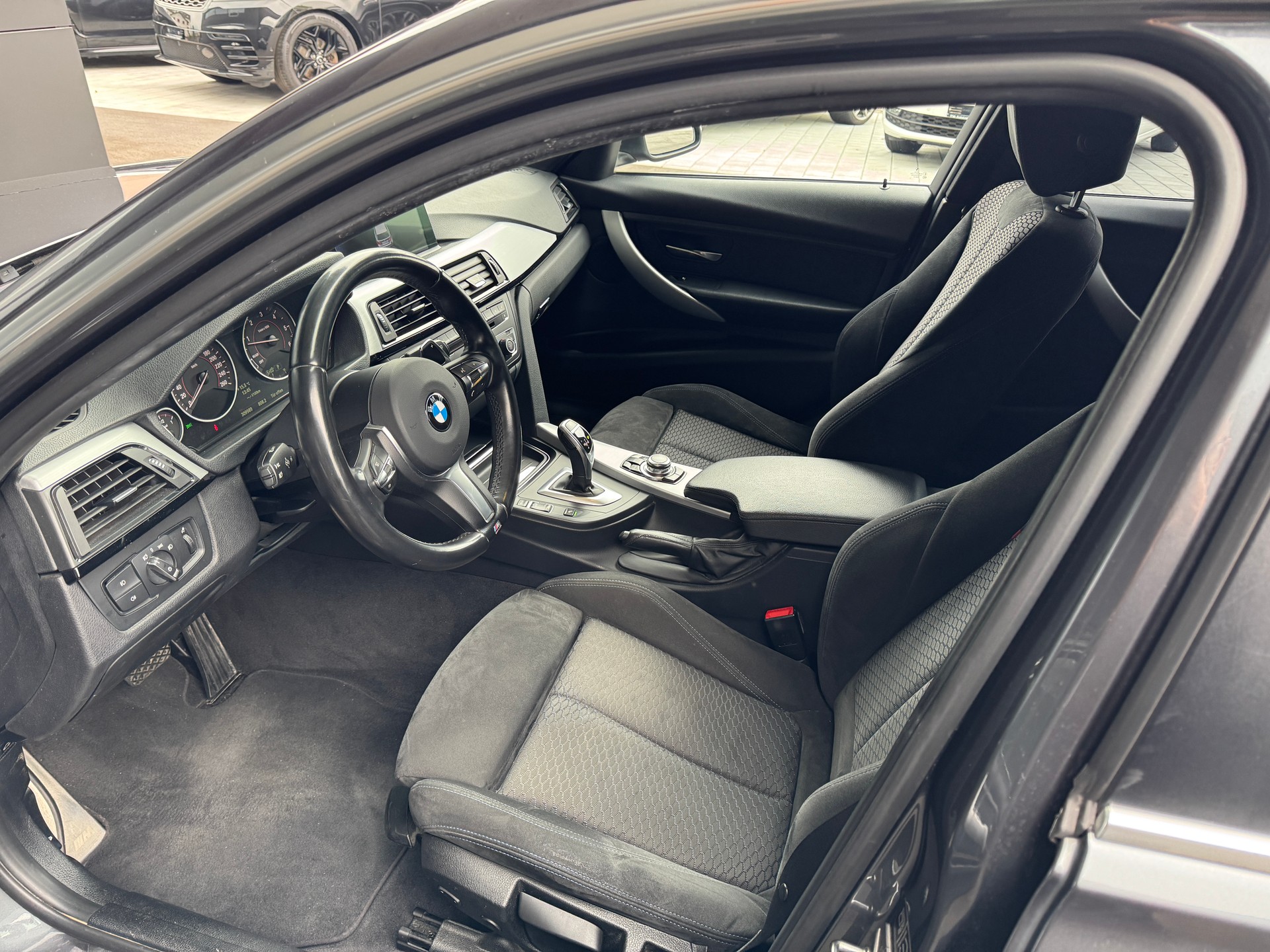BMW 330d xDrive Touring Sport Line Steptronic-image-6