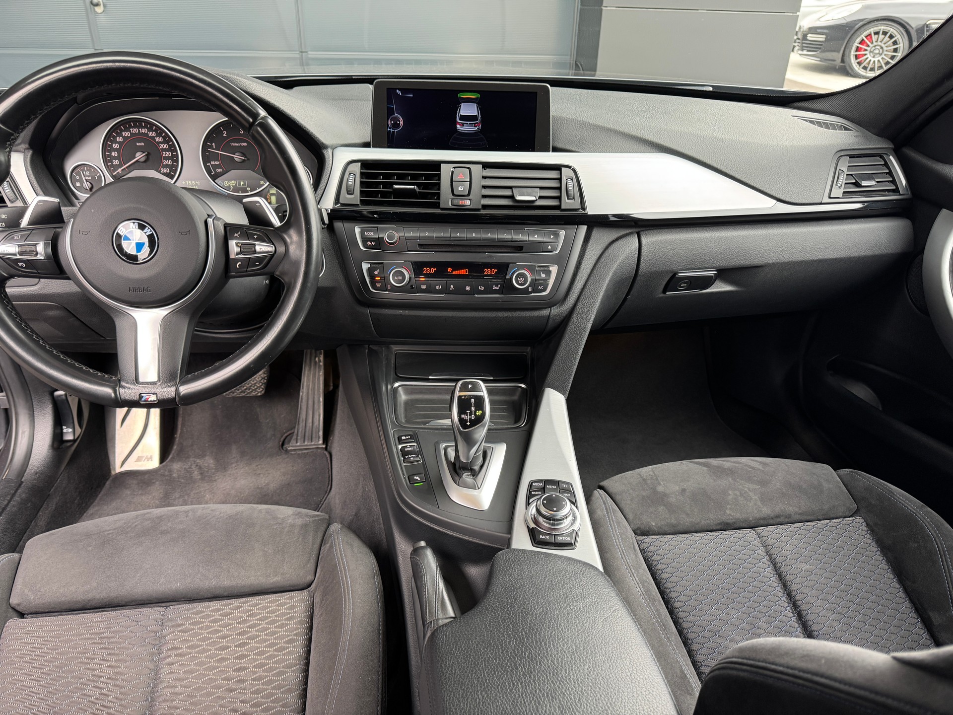 BMW 330d xDrive Touring Sport Line Steptronic-image-5