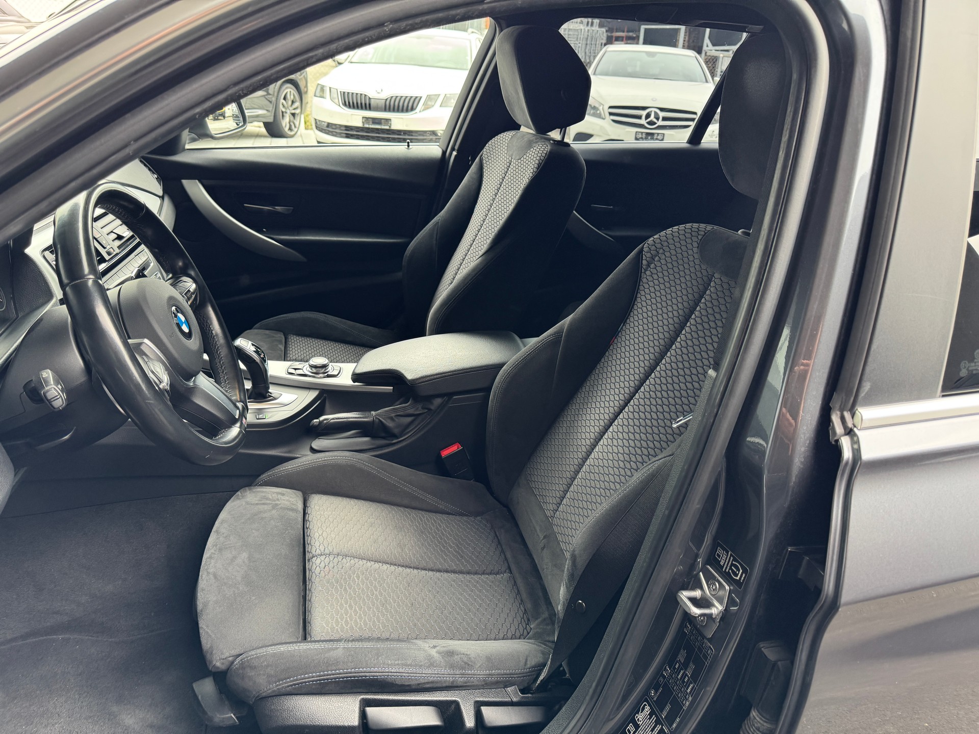 BMW 330d xDrive Touring Sport Line Steptronic-image-7