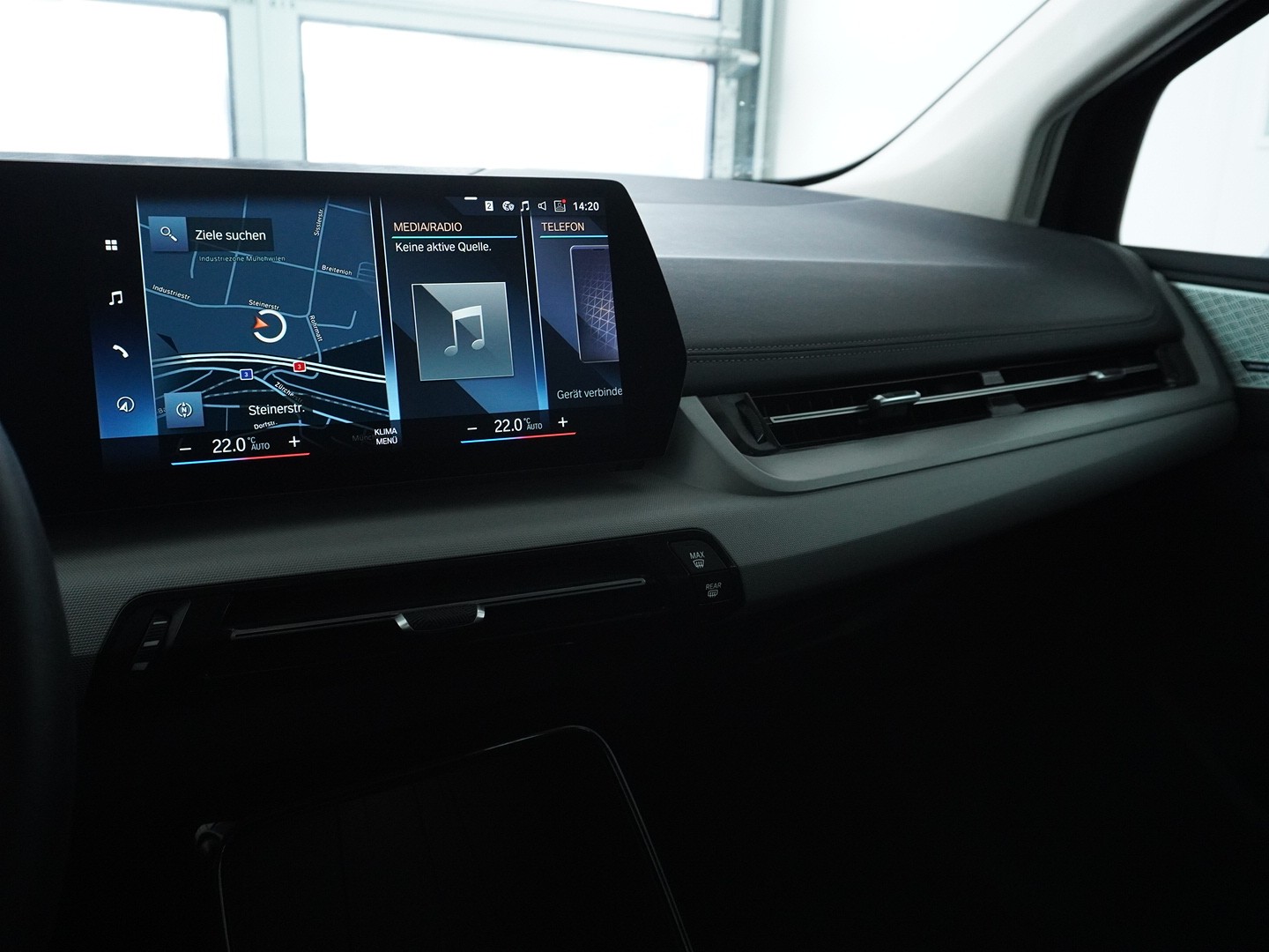 BMW 218d Active Tourer DKG M Sport-image-8