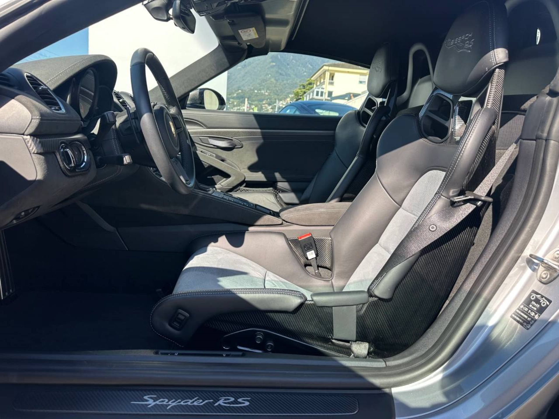 PORSCHE 718 Spyder RS (MY24)-image-15