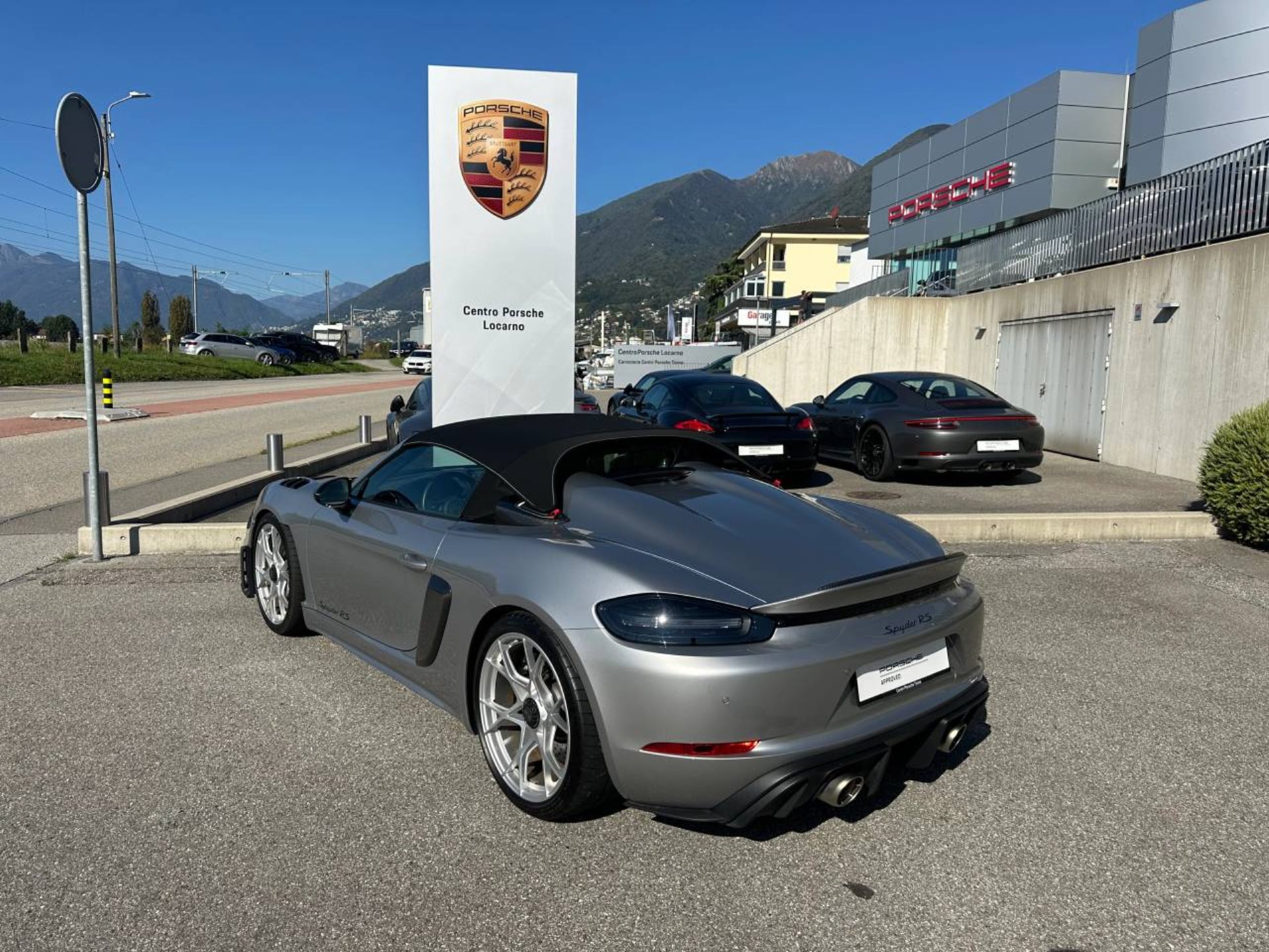 PORSCHE 718 Spyder RS (MY24)-showroom-element-2
