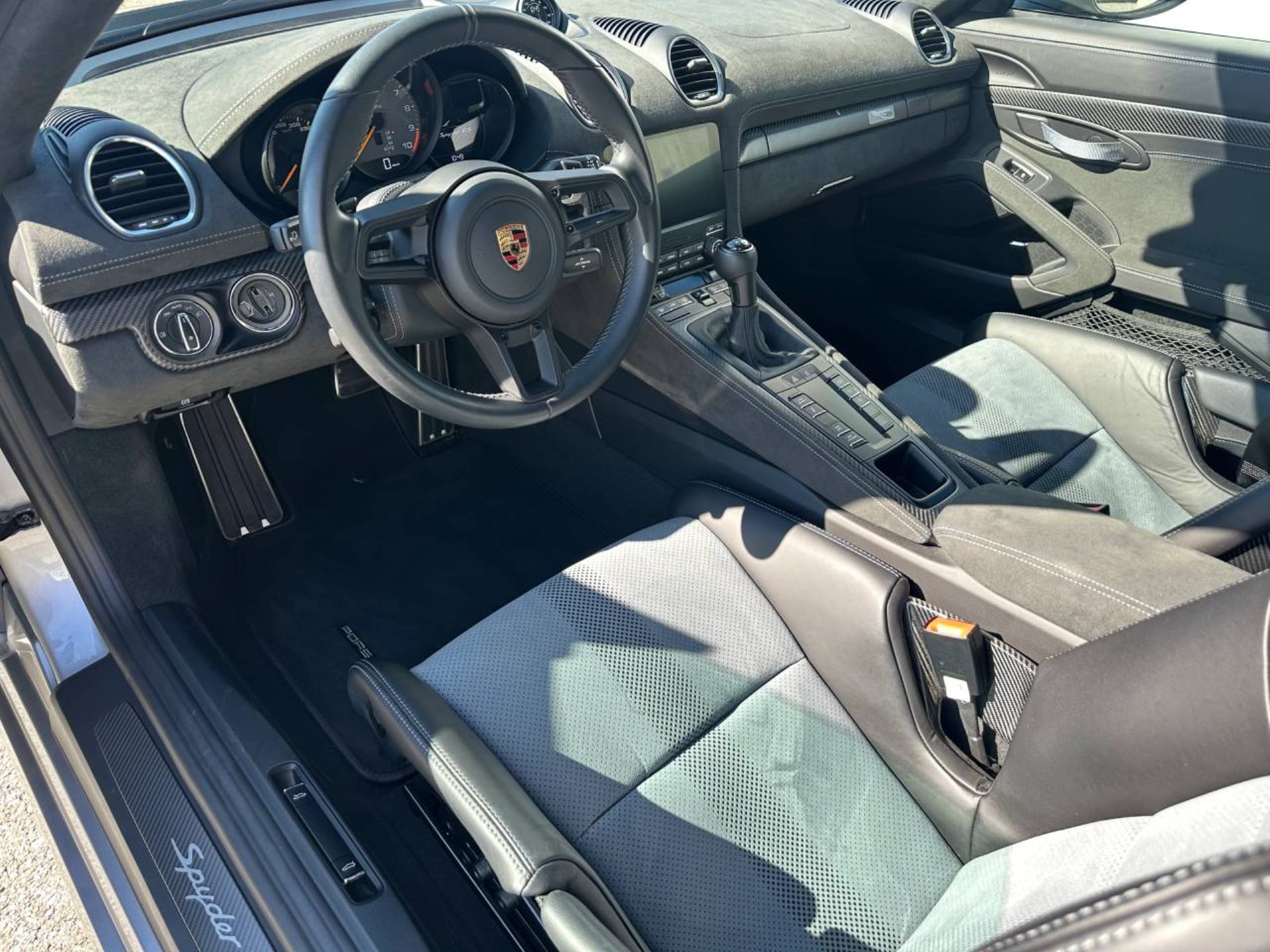 PORSCHE 718 Spyder RS (MY24)-showroom-element-3