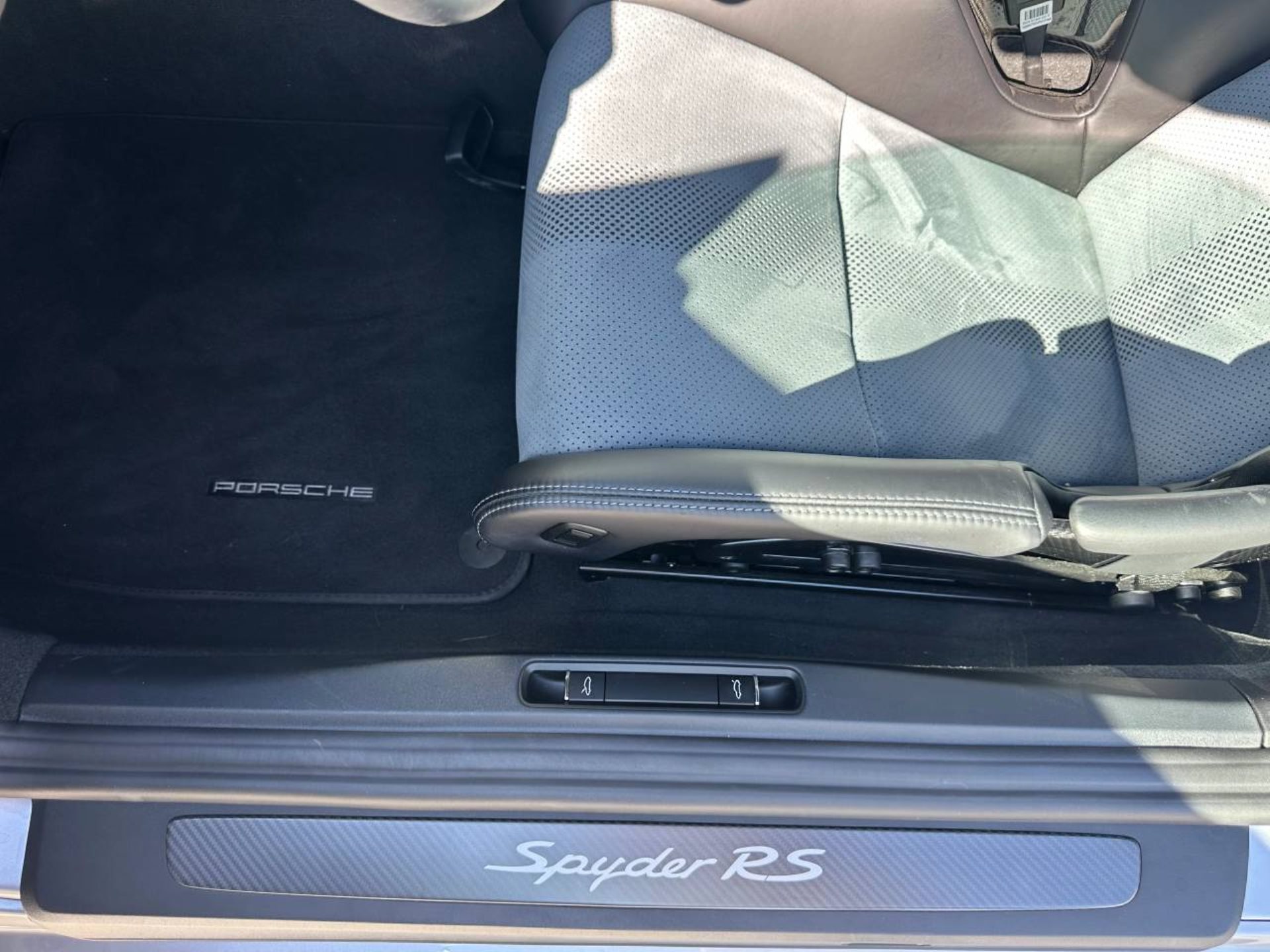 PORSCHE 718 Spyder RS (MY24)-image-21
