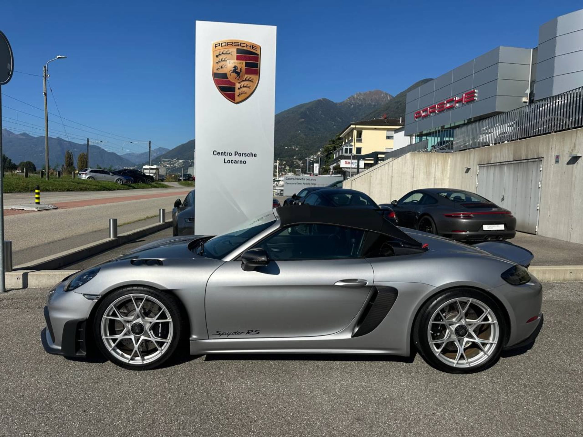 PORSCHE 718 Spyder RS (MY24)-showroom-element-1