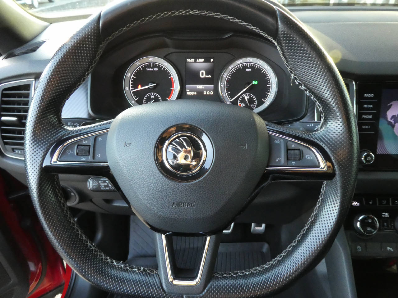 SKODA Kodiaq 2.0 TSI Sportline DSG-image-11