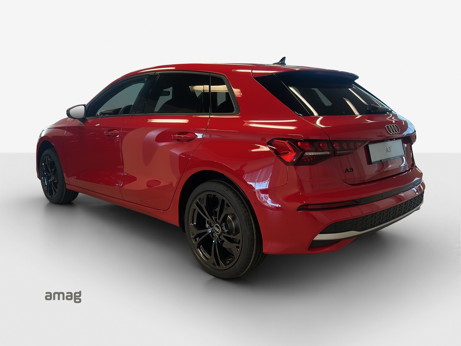 AUDI A3 Sportback TFSI 110 kW Attraction S tronic-image-2