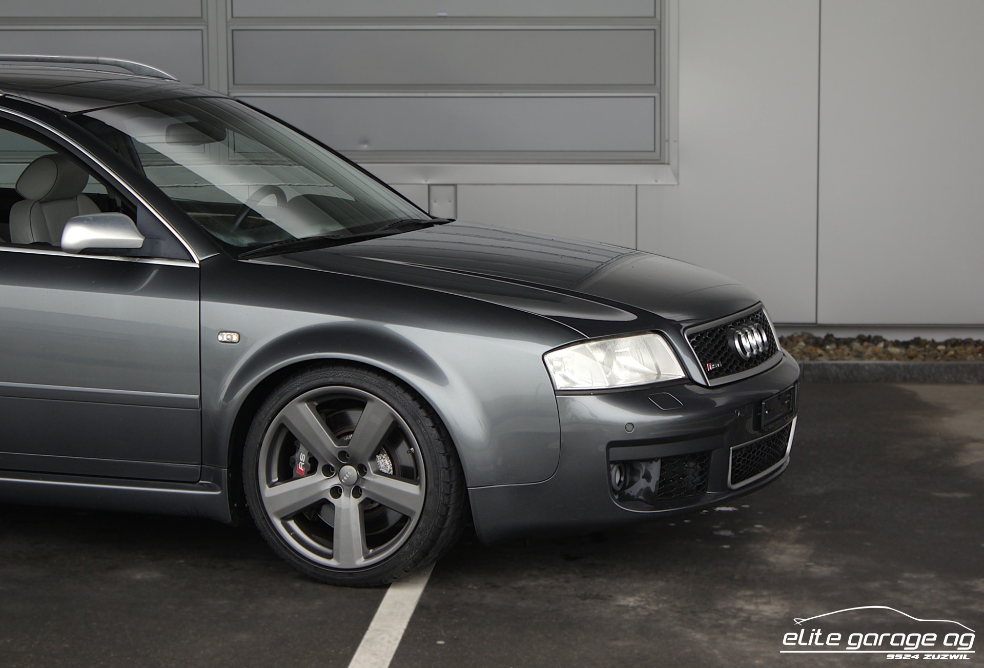 AUDI RS6 Avant quattro tiptronic-image-8