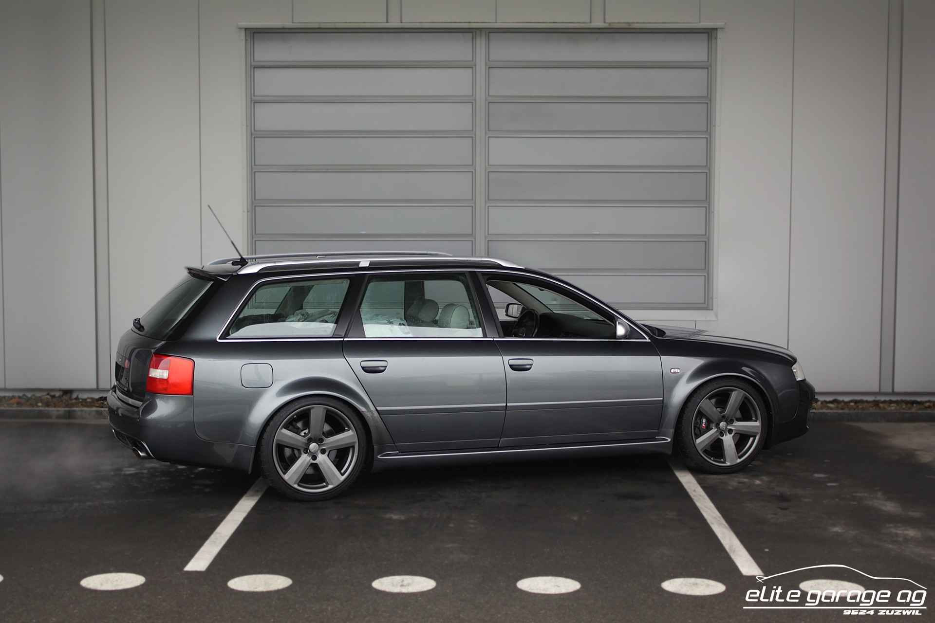 AUDI RS6 Avant quattro tiptronic-image-4