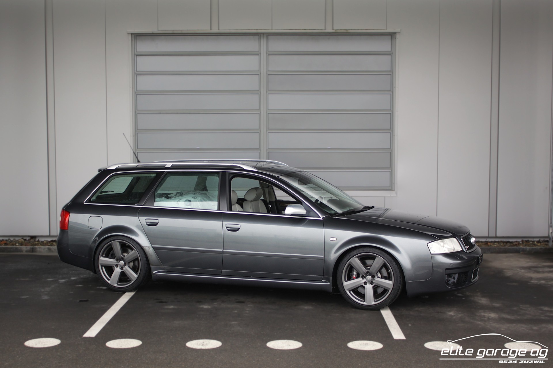 AUDI RS6 Avant quattro tiptronic-image-6