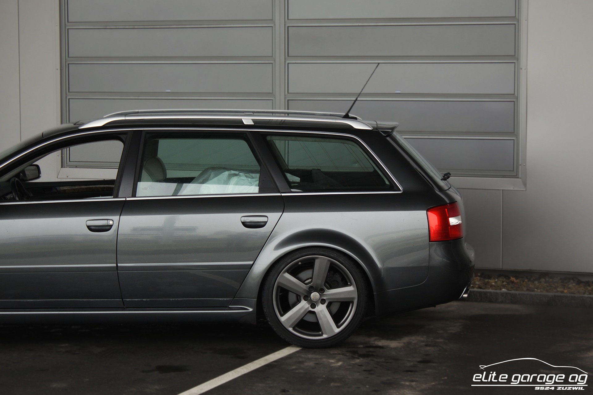AUDI RS6 Avant quattro tiptronic-image-12