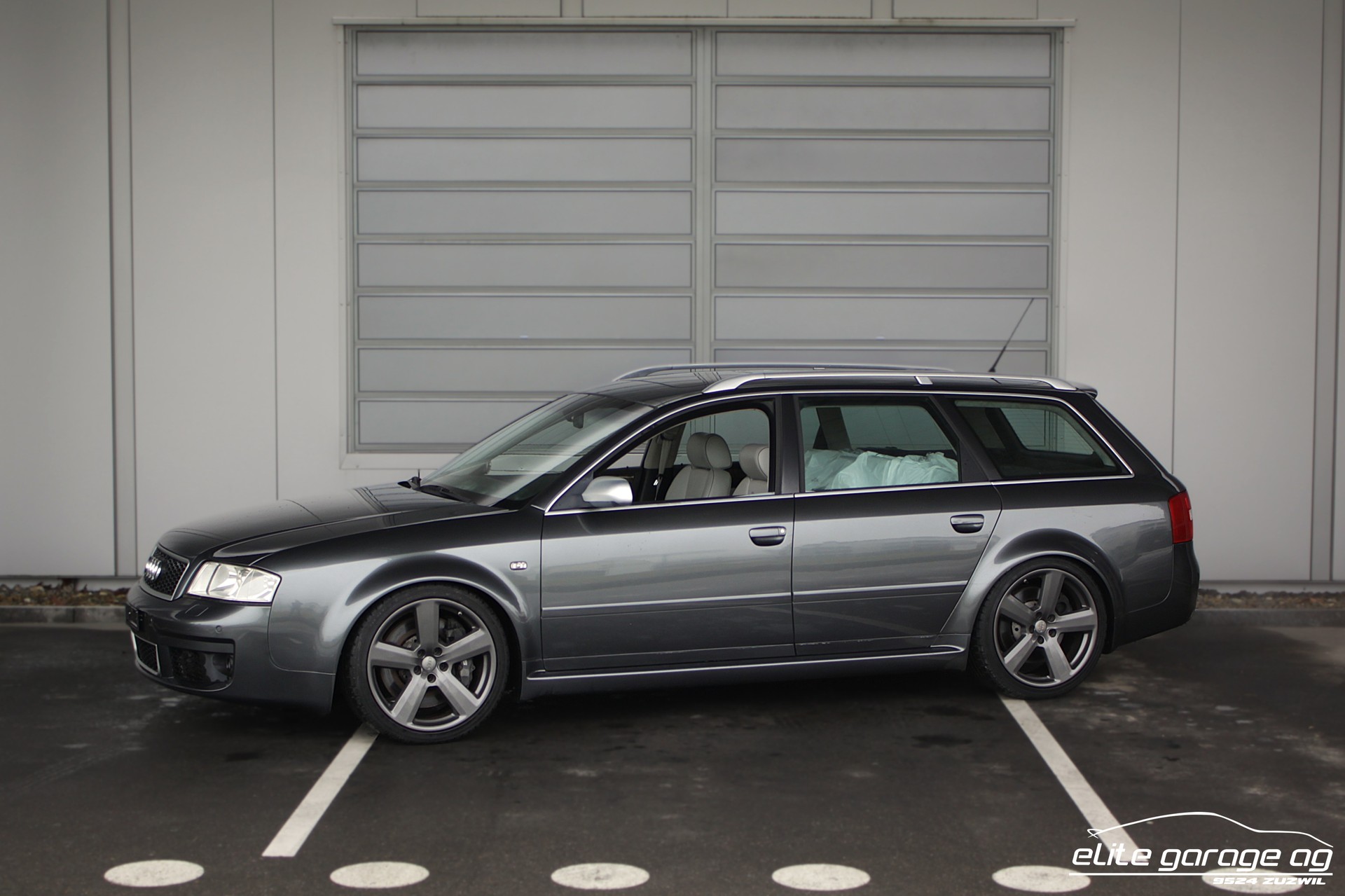 AUDI RS6 Avant quattro tiptronic-image-0