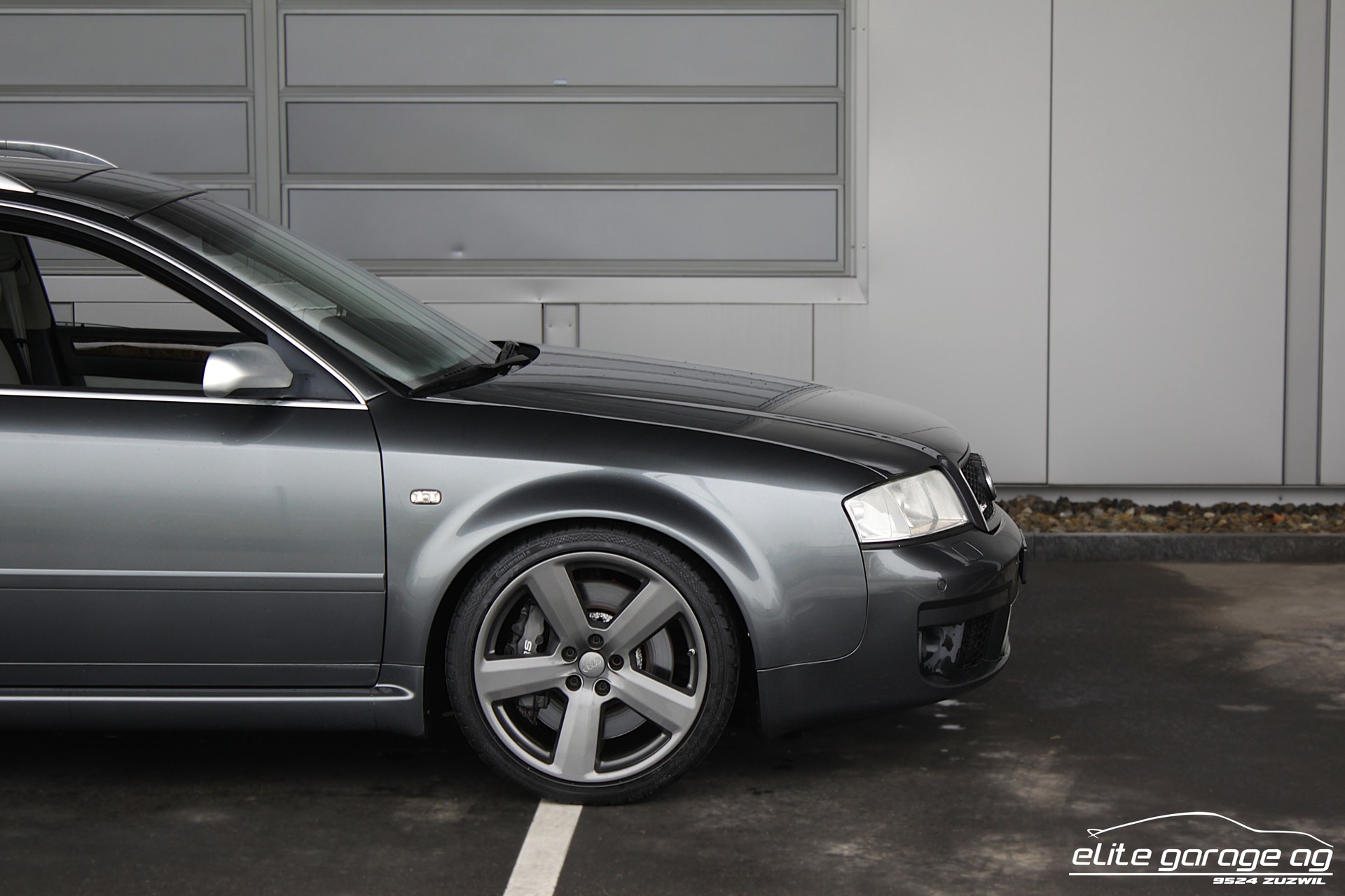 AUDI RS6 Avant quattro tiptronic-image-9