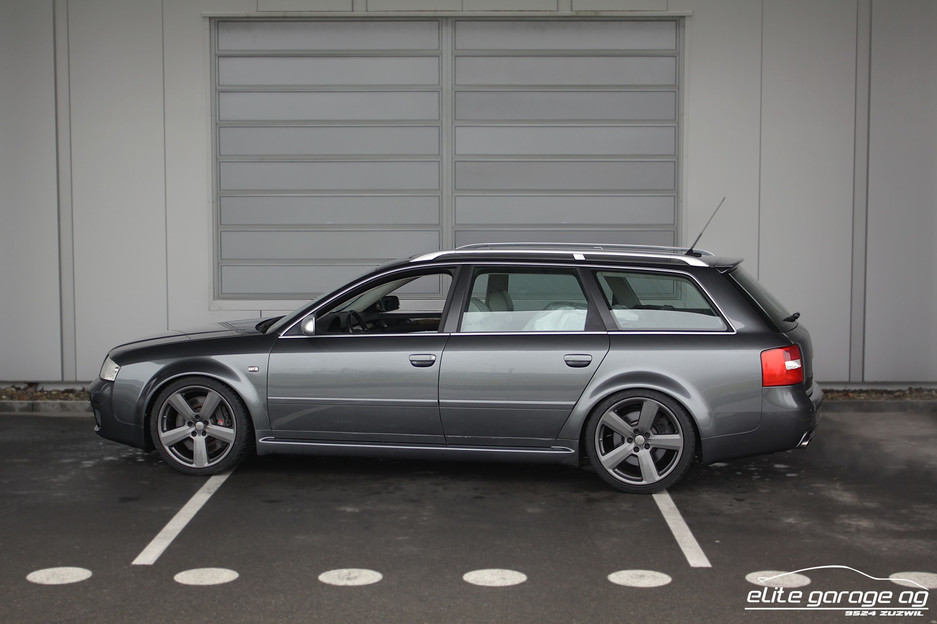 AUDI RS6 Avant quattro tiptronic-image-2