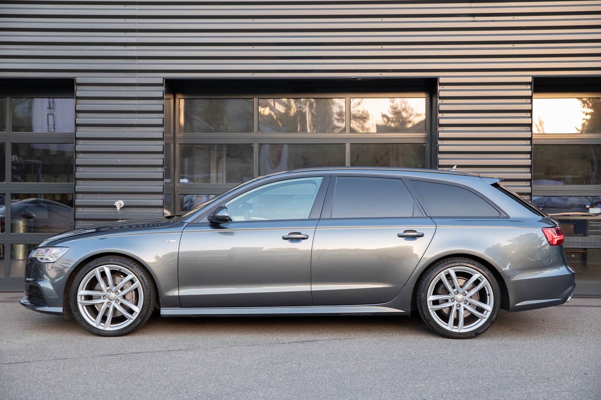 AUDI A6 Avant 3.0 TDI V6 quattro S-tronic-image-2