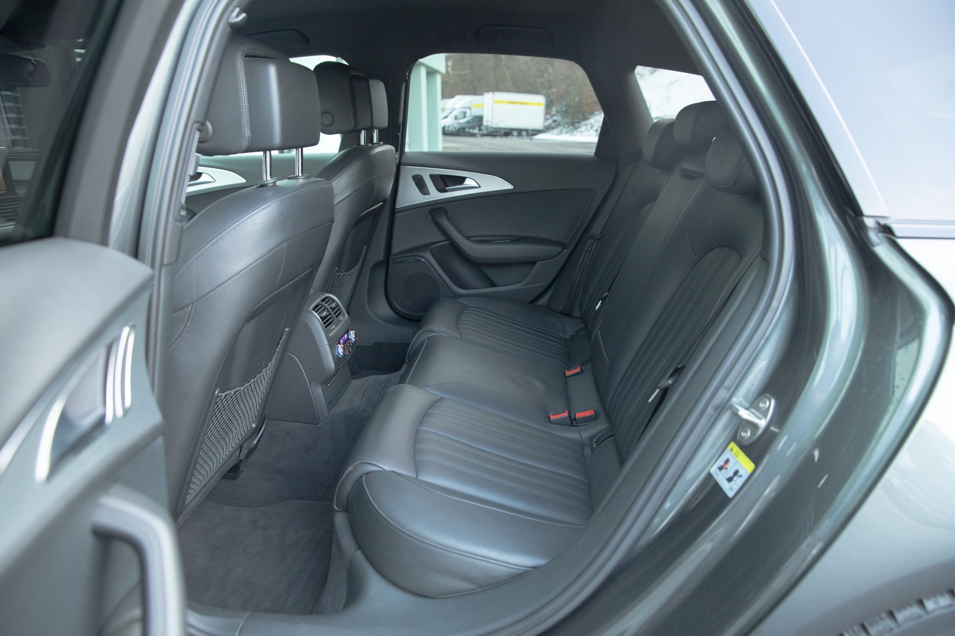AUDI A6 Avant 3.0 TDI V6 quattro S-tronic-image-12