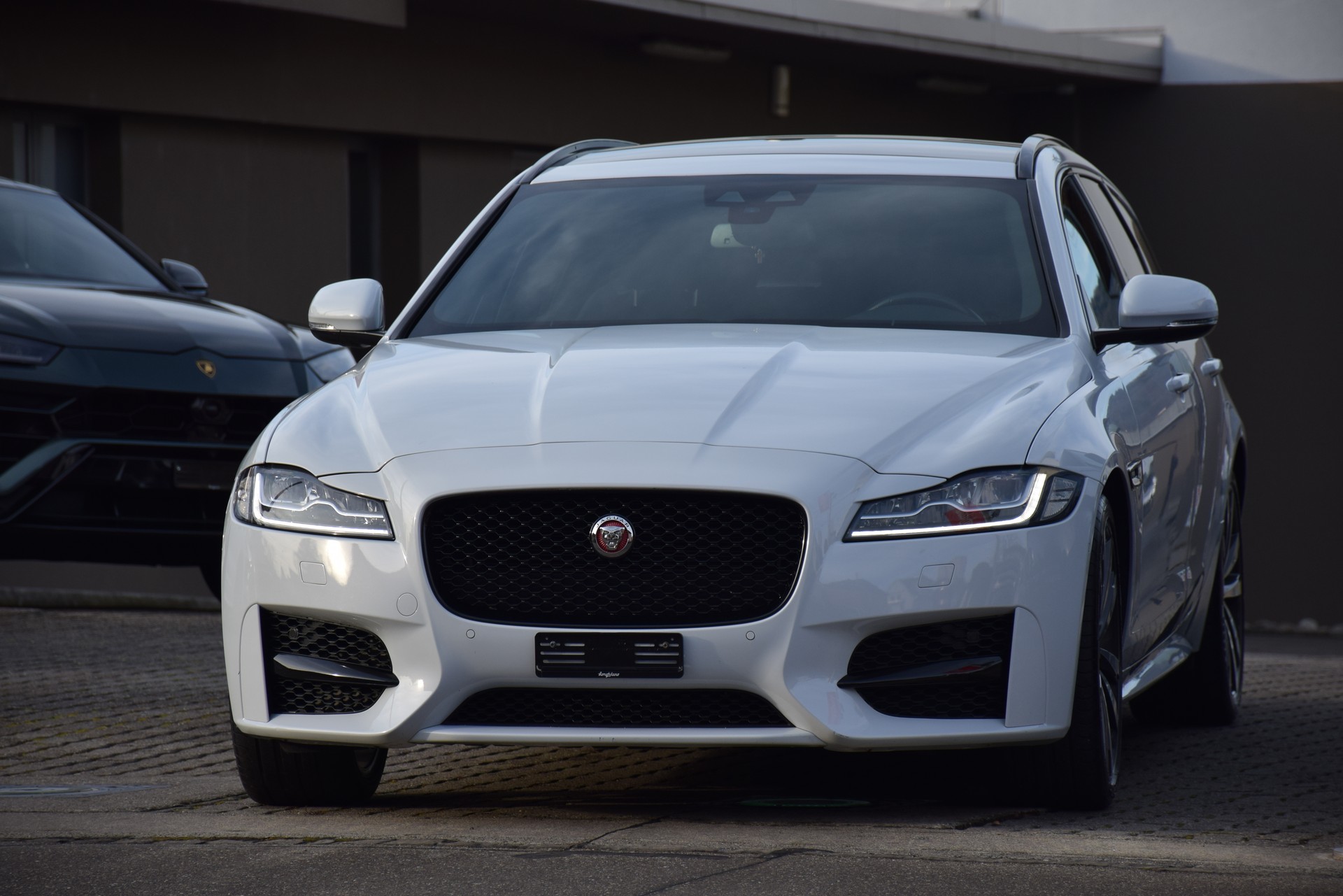 JAGUAR XF Sportbrake 20d R-Sport AWD Automatic LIMITED EDITION-image-4