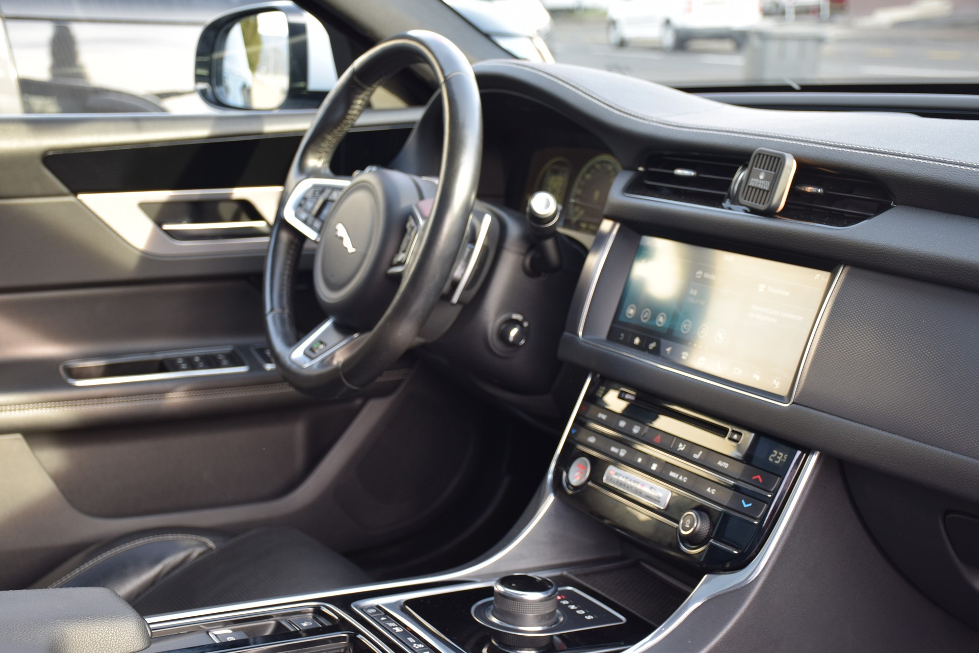 JAGUAR XF Sportbrake 20d R-Sport AWD Automatic LIMITED EDITION-image-14