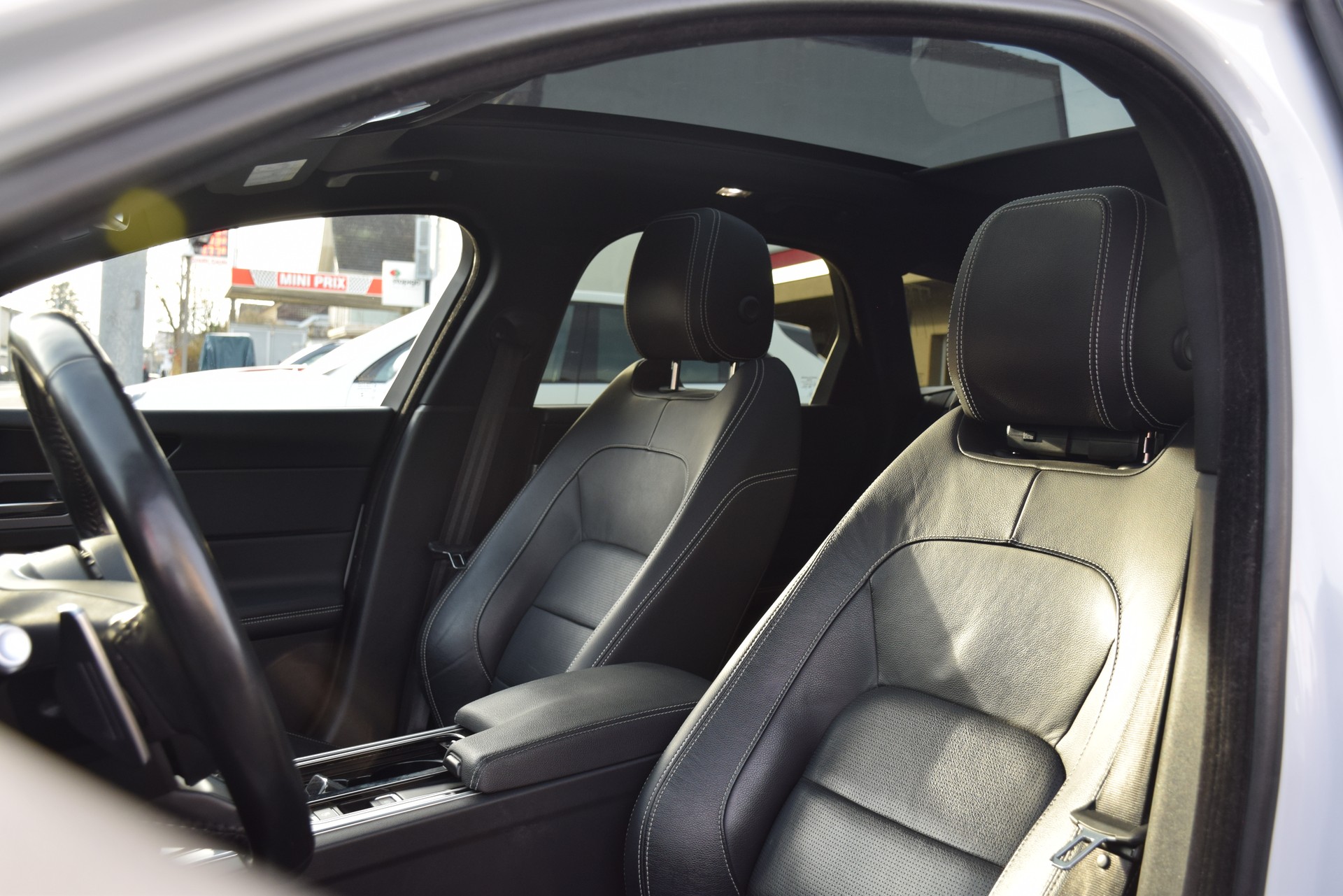 JAGUAR XF Sportbrake 20d R-Sport AWD Automatic LIMITED EDITION-image-12