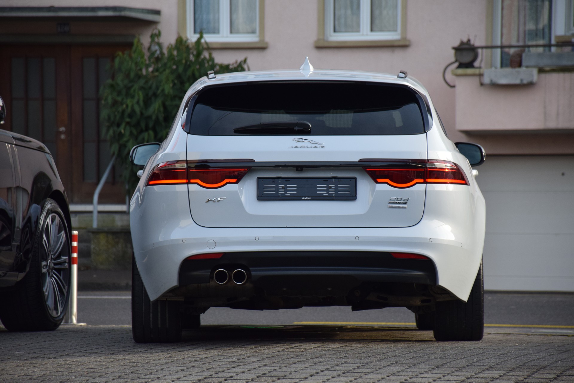 JAGUAR XF Sportbrake 20d R-Sport AWD Automatic LIMITED EDITION-image-7