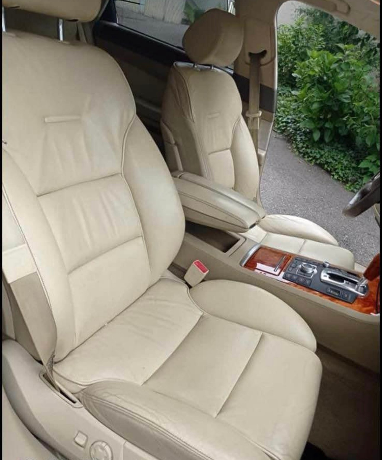 AUDI A8 4.2 FSI quattro tiptronic-image-13