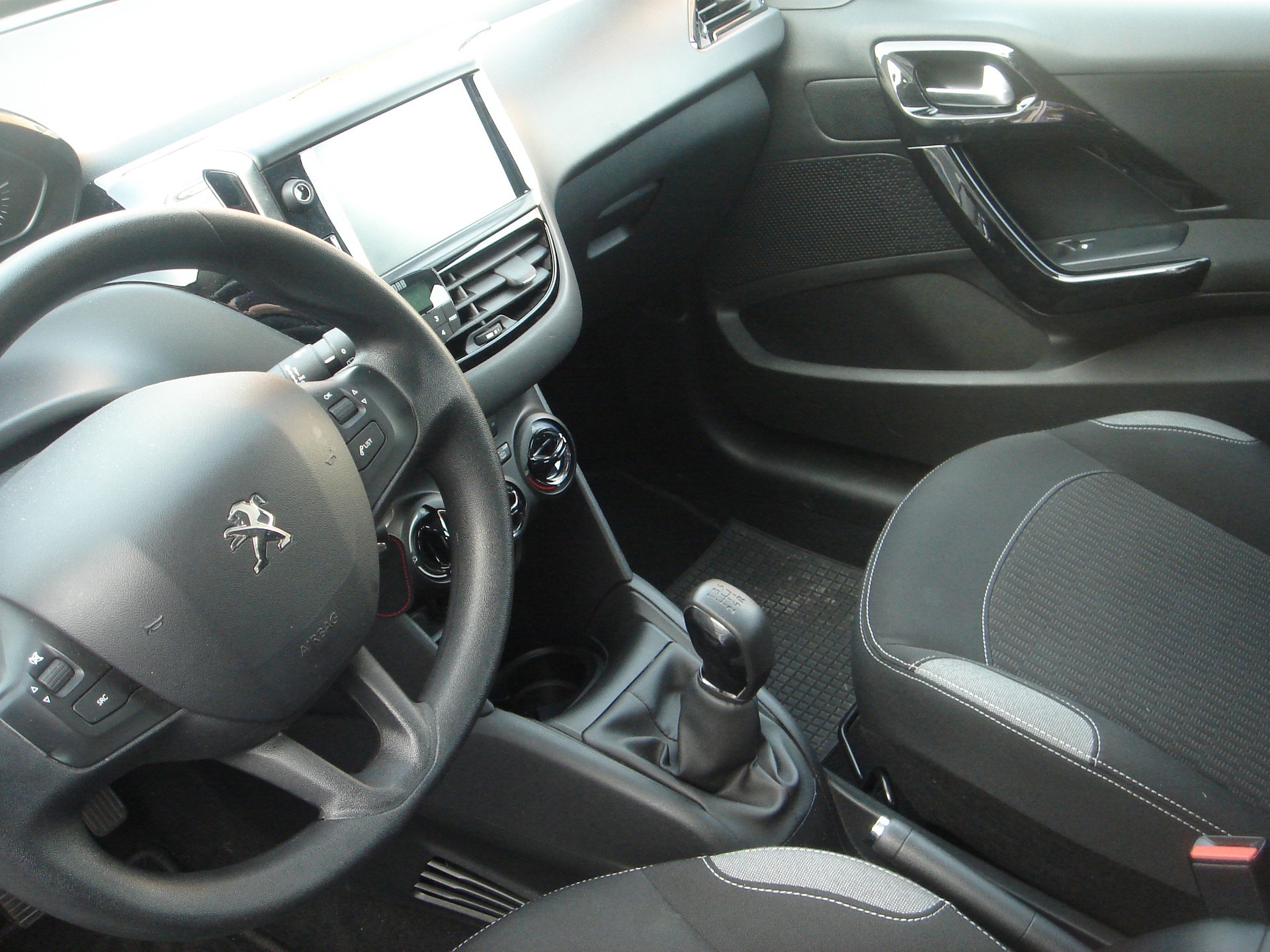 PEUGEOT 208 1.2 PureTech Active-image-4