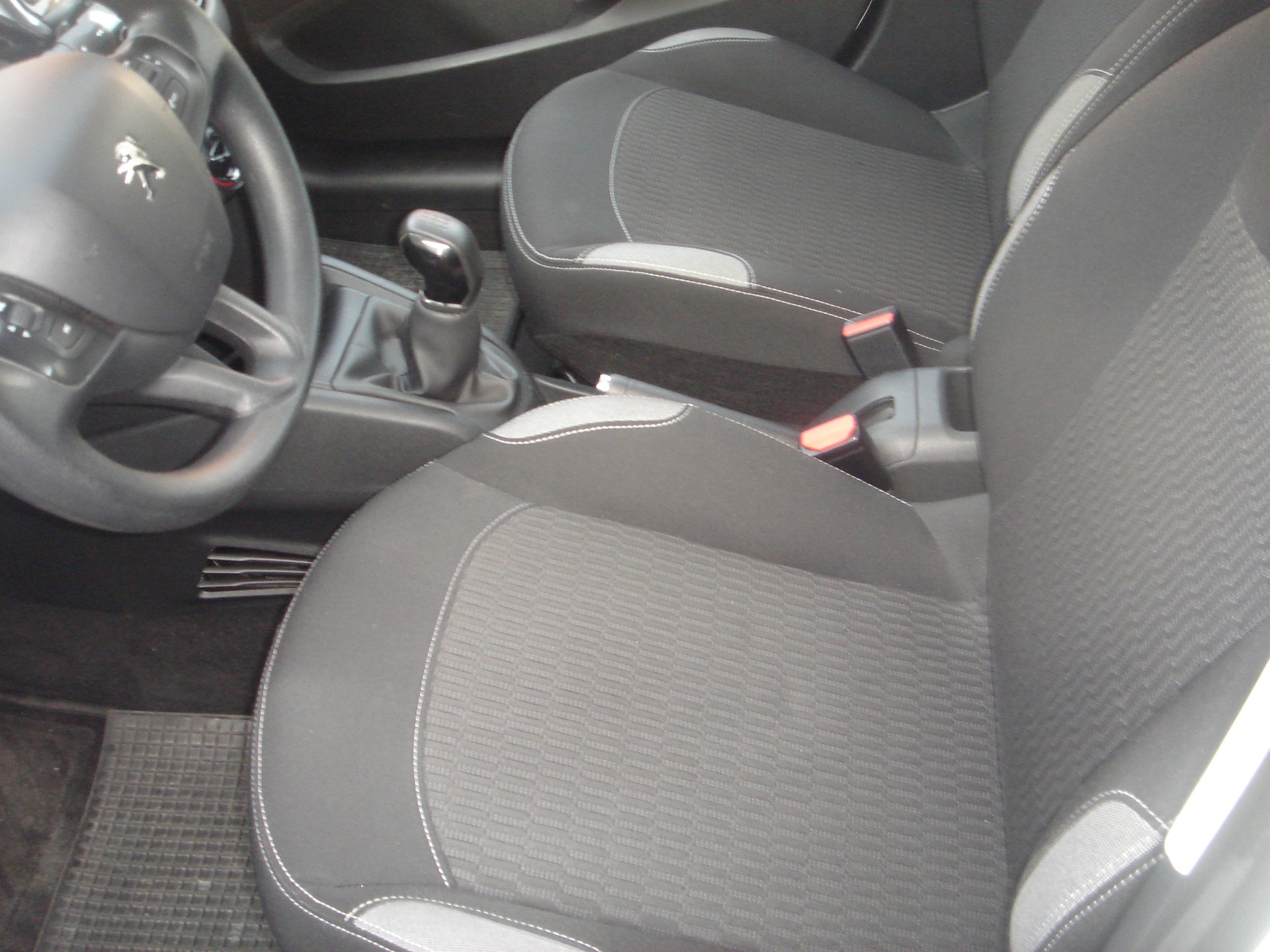 PEUGEOT 208 1.2 PureTech Active-image-5