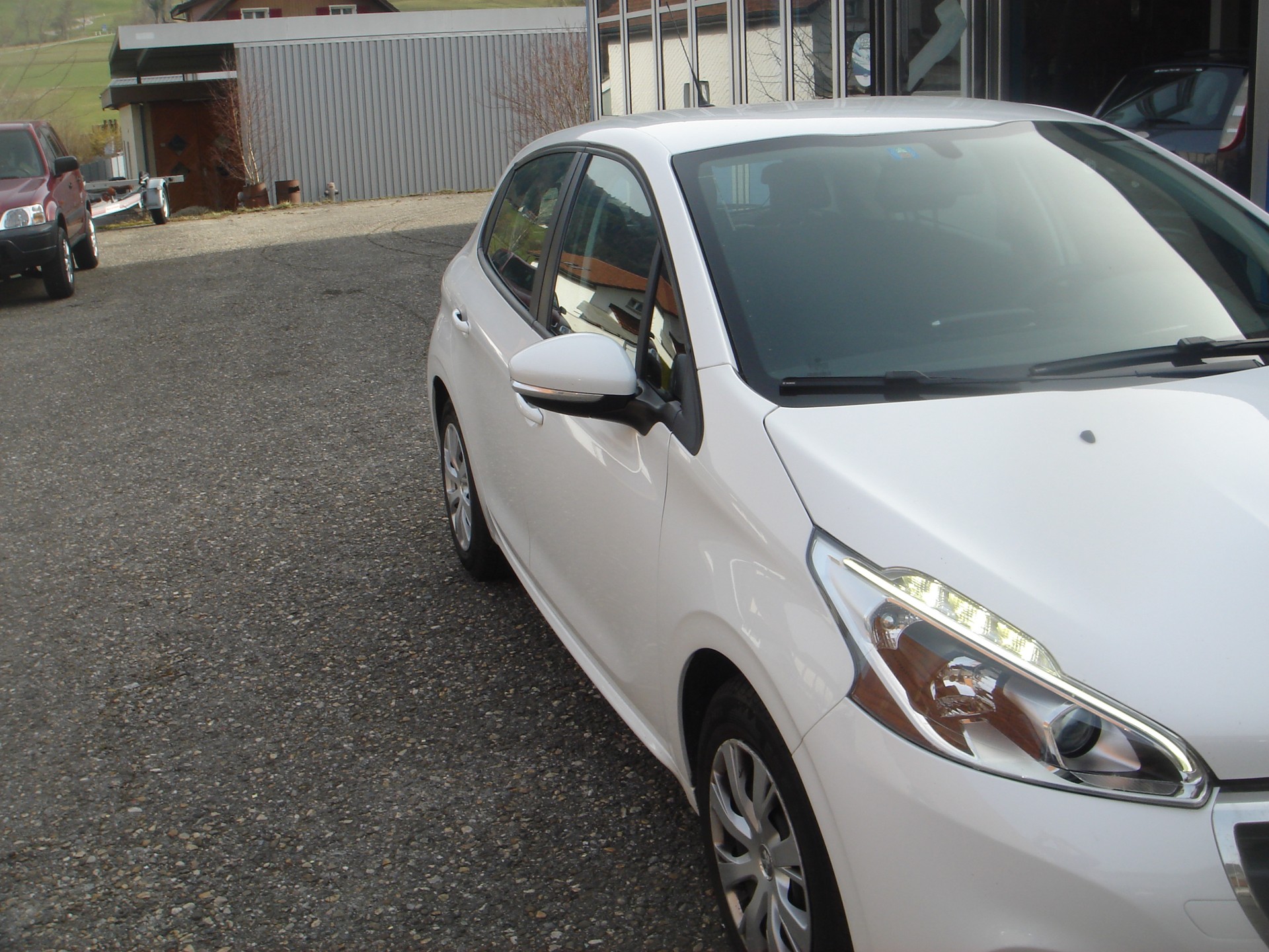 PEUGEOT 208 1.2 PureTech Active-image-1