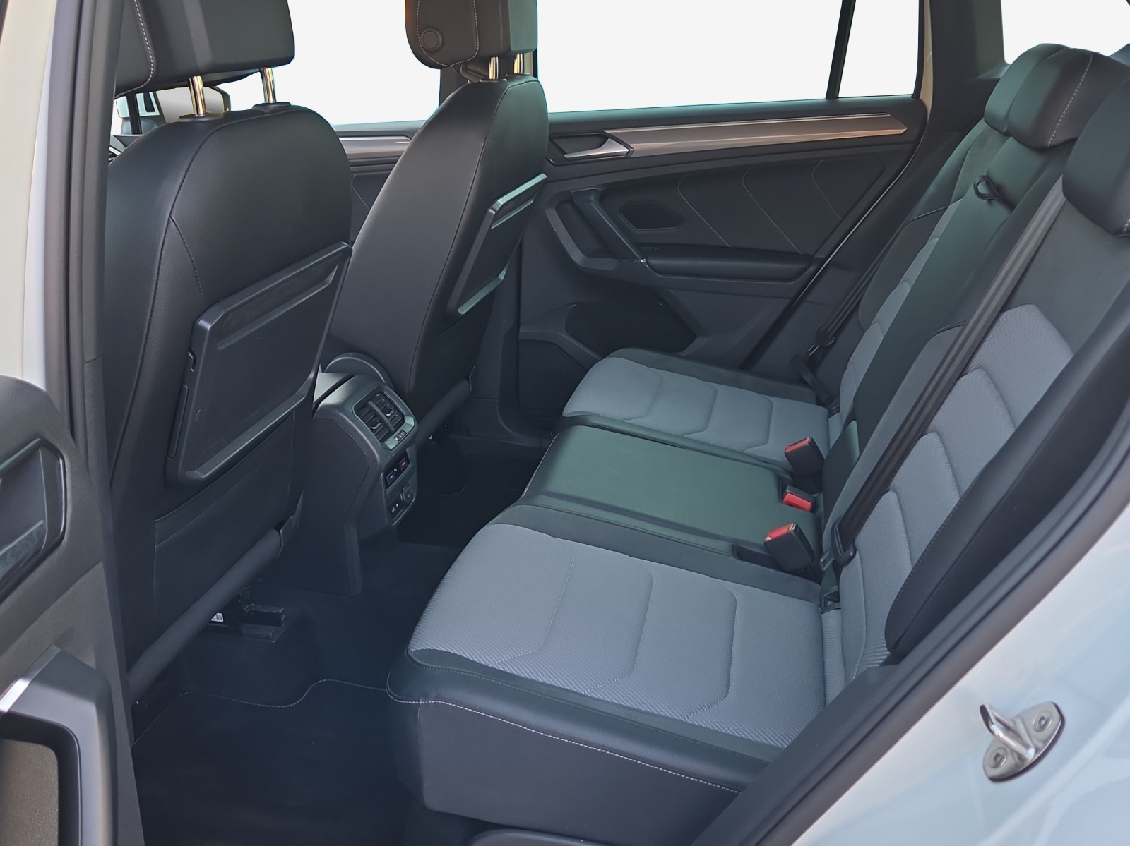 VW Tiguan 2.0 TDI SCR Highline 4Motion DSG-image-10