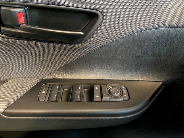 TOYOTA C-HR 2.0 HEV Swiss Edition 4x4-image-15