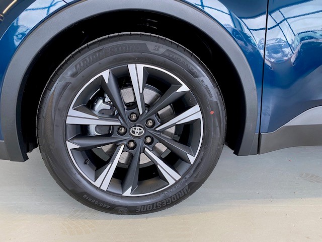 TOYOTA C-HR 2.0 HEV Swiss Edition 4x4-image-16