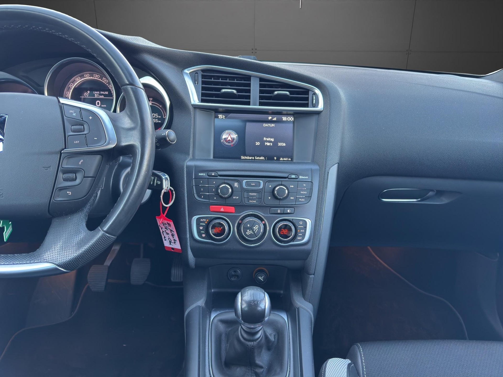 DS AUTOMOBILES 4 1.2 PureTech So Chic-image-13